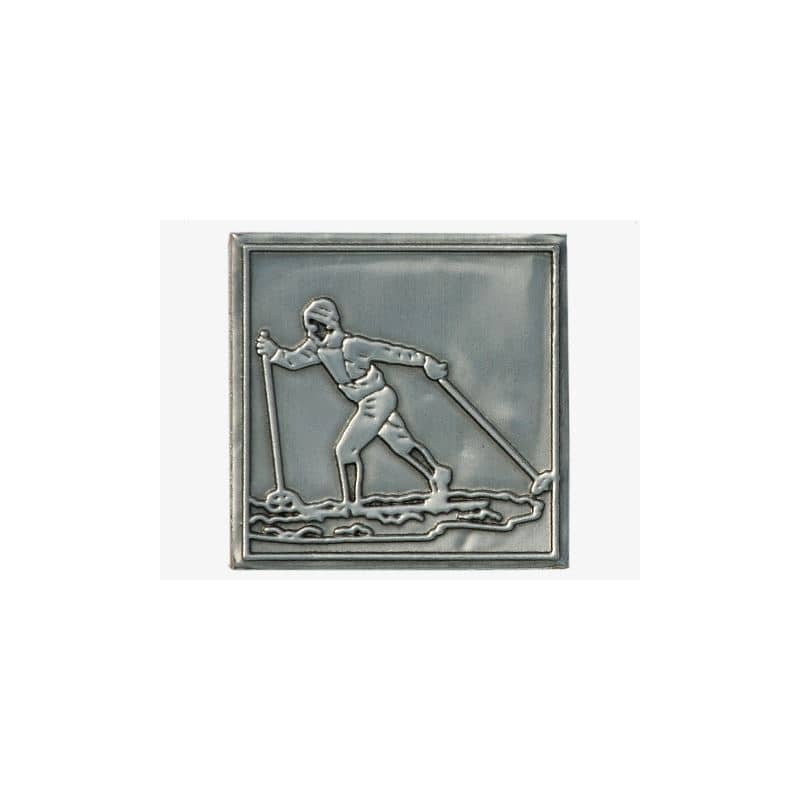 Etykieta cynowa 'Narciarze biegowi', kwadratowa, metal, kolor srebrny