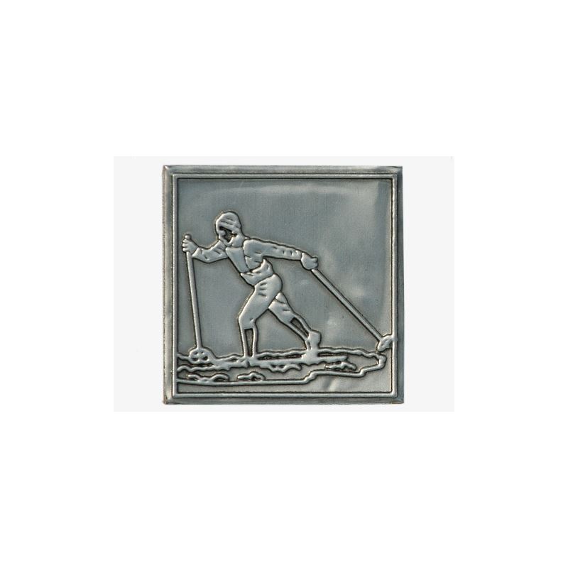 Etykieta cynowa „Biegacz narciarski”, kwadratowa, metalowa, srebrna