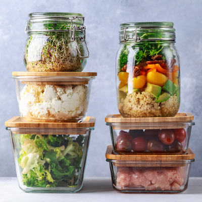 Obraz nastroju: Grupa kilku słoików do przechowywania w celu gotowania w partiach