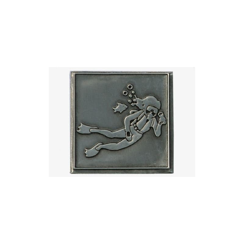 Etykieta cynowa 'Nurek', kwadratowa, metal, kolor srebrny